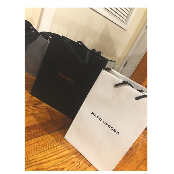 Designer Chanel, Gucci, LV, Dior, Dolce & Gabbana shopping bags - Picture 15 of 15